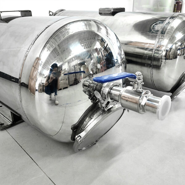 ROシステム用ステンレス製滅菌水貯蔵タンク ROシステム用ステンレス製滅菌水貯蔵タンク